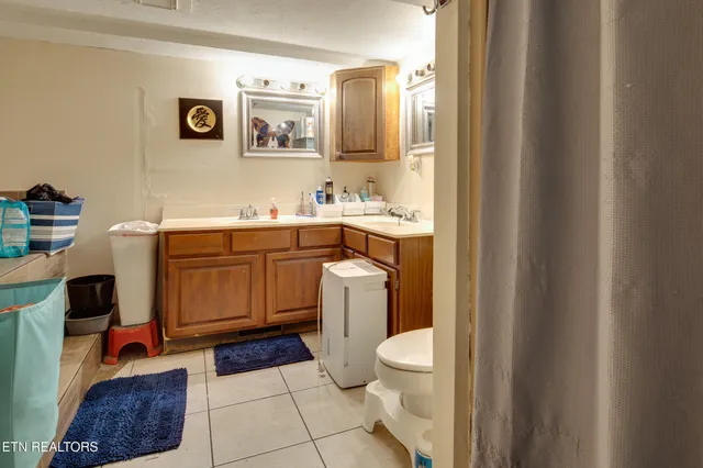 $375,000 | 502 Crestwood Drive, Clinton, TN 37716