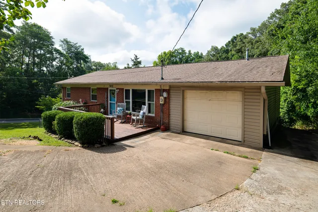 $375,000 | 502 Crestwood Drive, Clinton, TN 37716