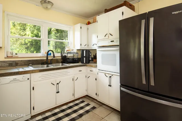 $375,000 | 502 Crestwood Drive, Clinton, TN 37716