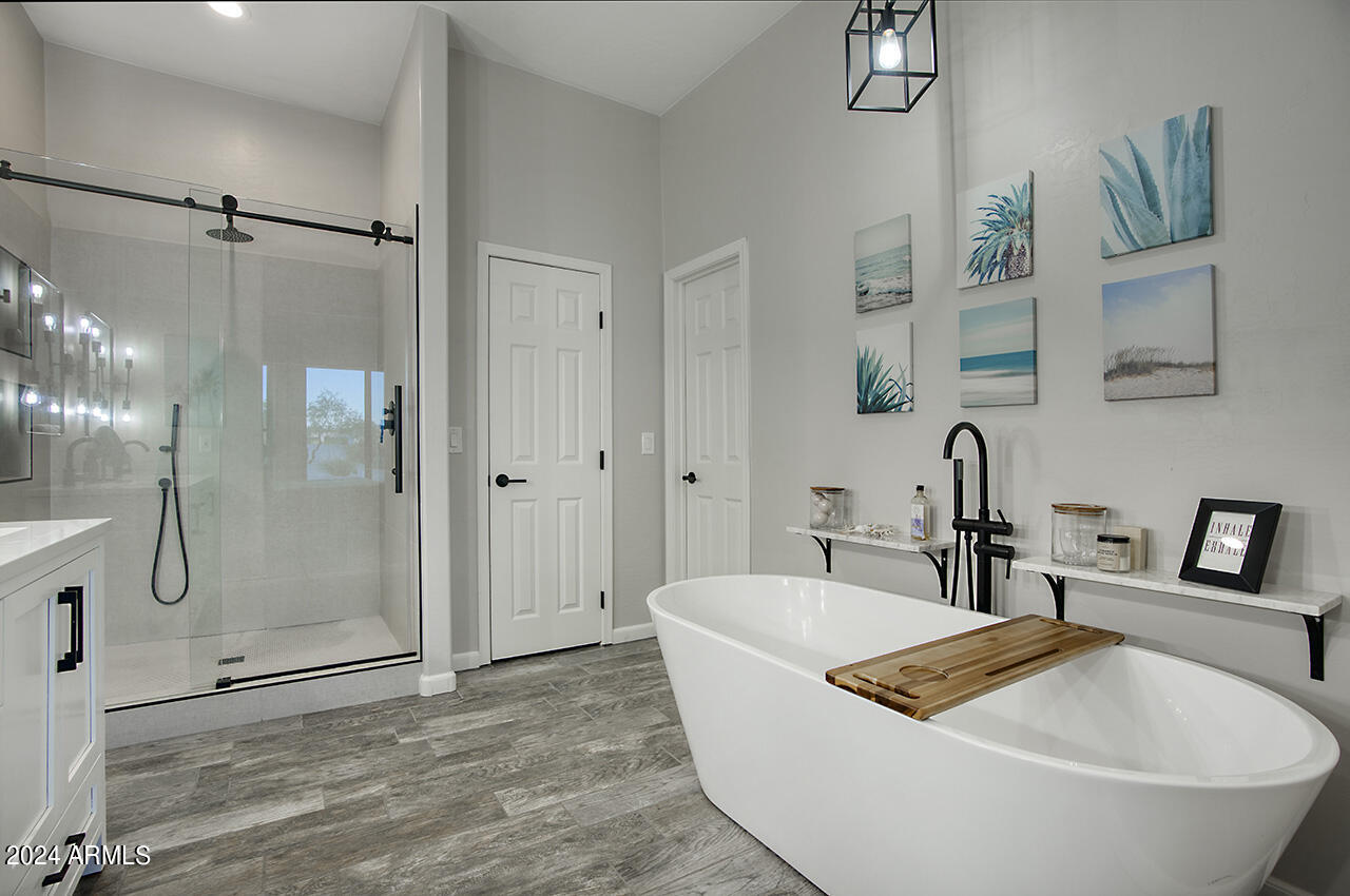 2540 West Tanya Road Phoenix, AZ 85086 - Photo 15 of 42 Primary bathroom