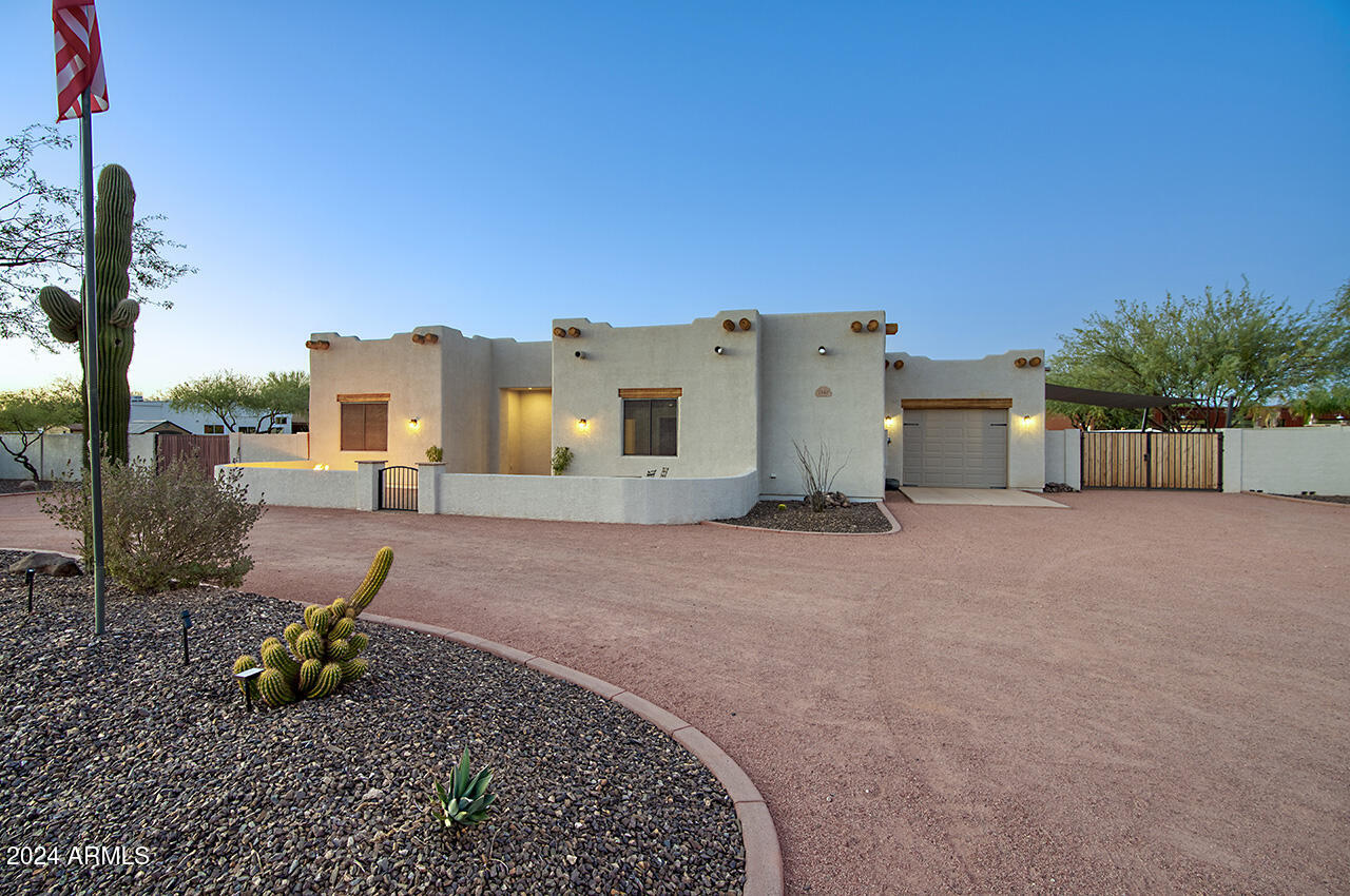 2540 West Tanya Road Phoenix, AZ 85086 - Photo 2 of 42 Front of home