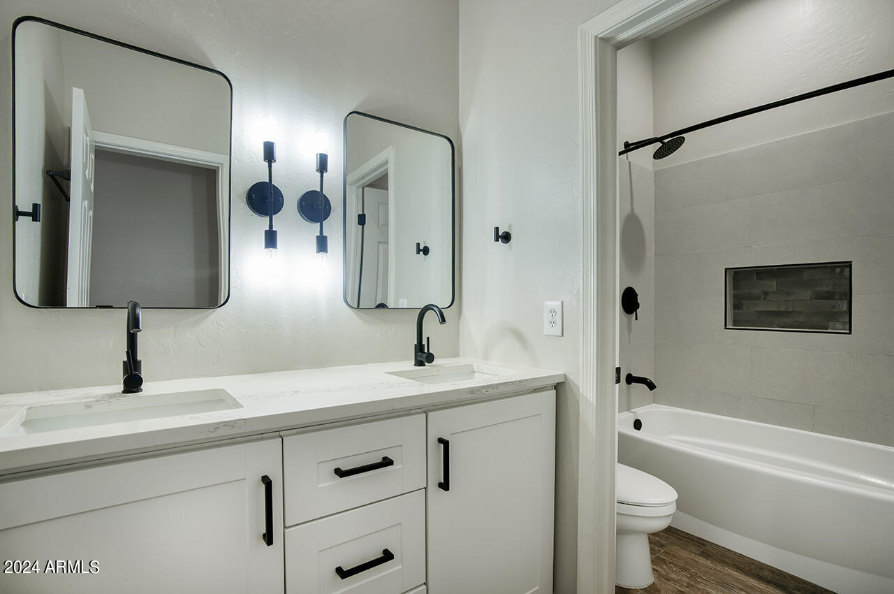 2540 West Tanya Road Phoenix, AZ 85086 - Photo 22 of 42 Bathroom