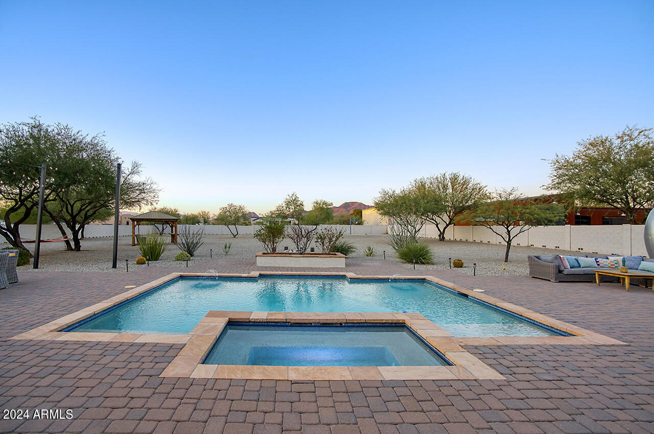 2540 West Tanya Road Phoenix, AZ 85086 - Photo 26 of 42 Pool and jacuzzi