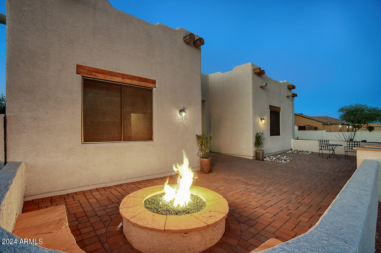 2540 West Tanya Road Phoenix, AZ 85086 - Photo 5 of 42 Courtyard with firepit