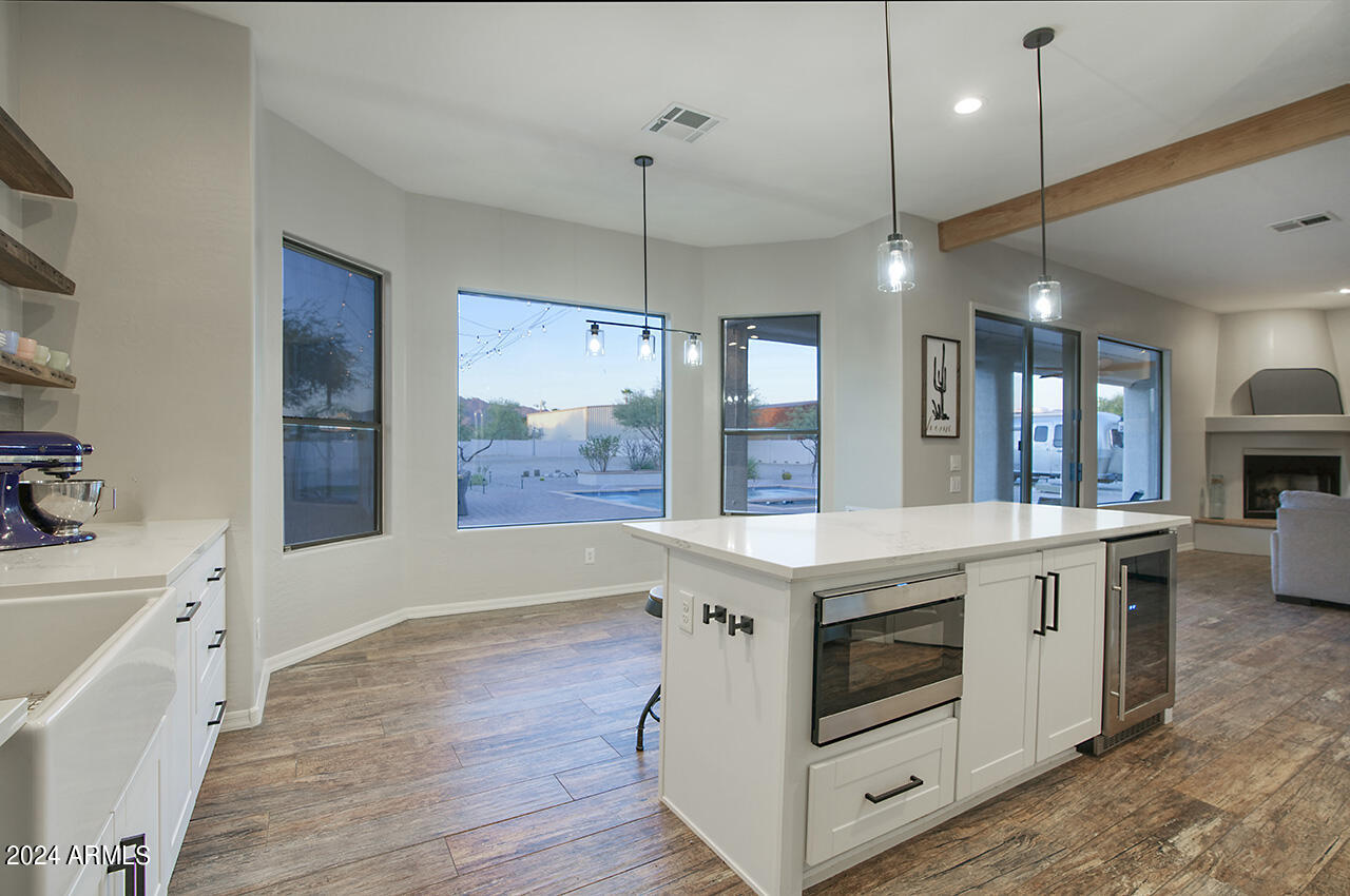 2540 West Tanya Road Phoenix, AZ 85086 - Photo 10 of 42 Kitchen with island