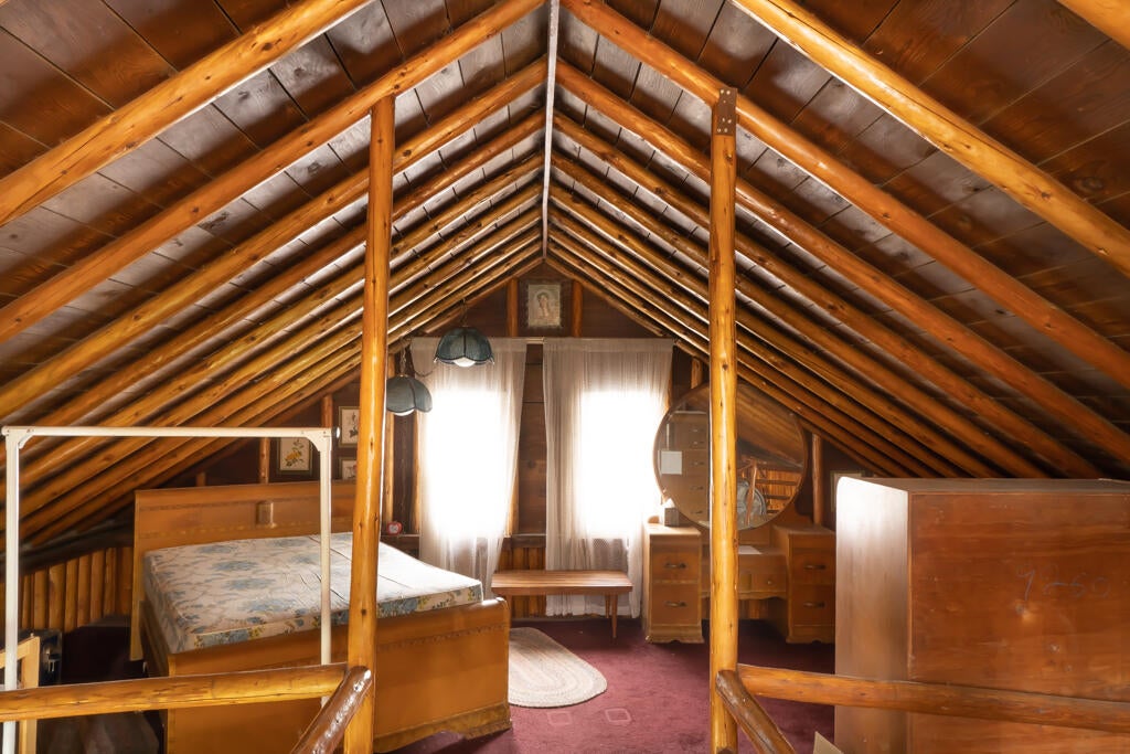 4609 Reeves Creek Road Selma, OR 97538 - Photo 12 of 35 Loft