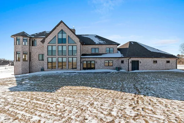 $1,200,000 | 2315 Silveridge Drive, Manitowoc, WI 54220