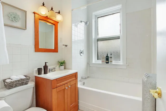 $2,575 | 2109 West Eastwood Avenue, Unit 3F, Chicago, IL 60625