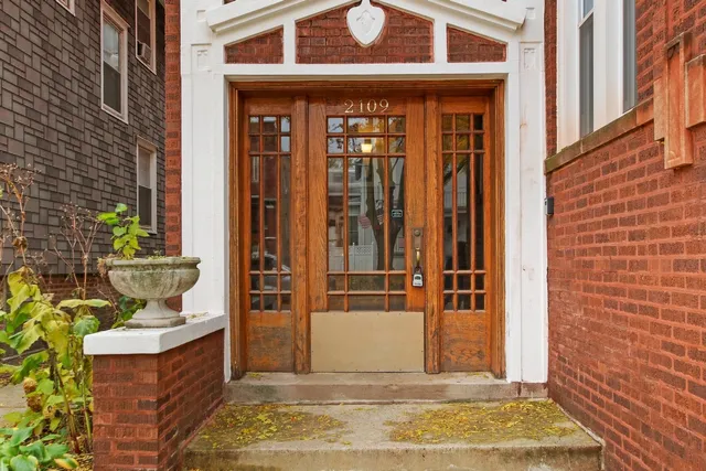 $2,575 | 2109 West Eastwood Avenue, Unit 3F, Chicago, IL 60625