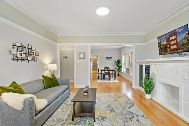 $2,575 | 2109 West Eastwood Avenue, Unit 3F, Chicago, IL 60625