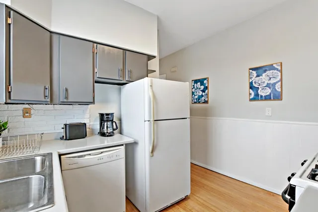 $2,575 | 2109 West Eastwood Avenue, Unit 3F, Chicago, IL 60625