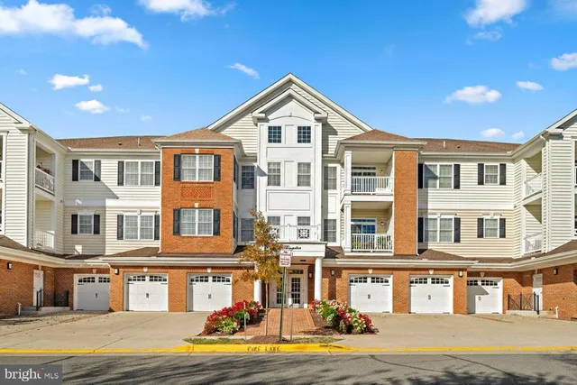 $435,000 | 15201 Royal Crest Drive, Unit 407, Haymarket, VA 20169