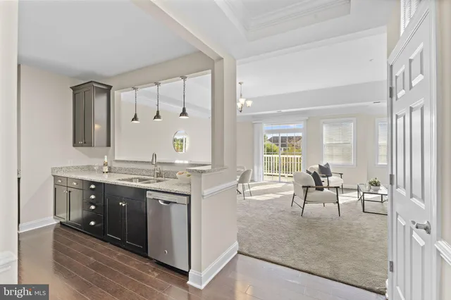 $435,000 | 15201 Royal Crest Drive, Unit 407, Haymarket, VA 20169