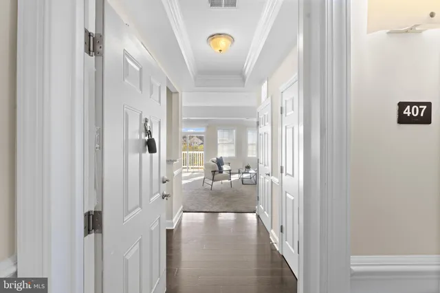 $435,000 | 15201 Royal Crest Drive, Unit 407, Haymarket, VA 20169