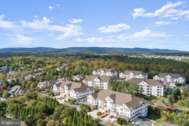 $435,000 | 15201 Royal Crest Drive, Unit 407, Haymarket, VA 20169