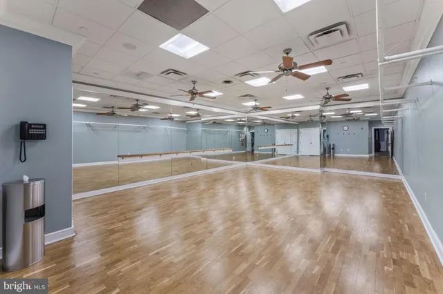 $435,000 | 15201 Royal Crest Drive, Unit 407, Haymarket, VA 20169