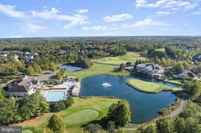 $435,000 | 15201 Royal Crest Drive, Unit 407, Haymarket, VA 20169