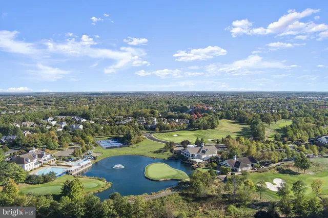 $435,000 | 15201 Royal Crest Drive, Unit 407, Haymarket, VA 20169