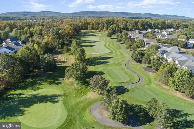 $435,000 | 15201 Royal Crest Drive, Unit 407, Haymarket, VA 20169