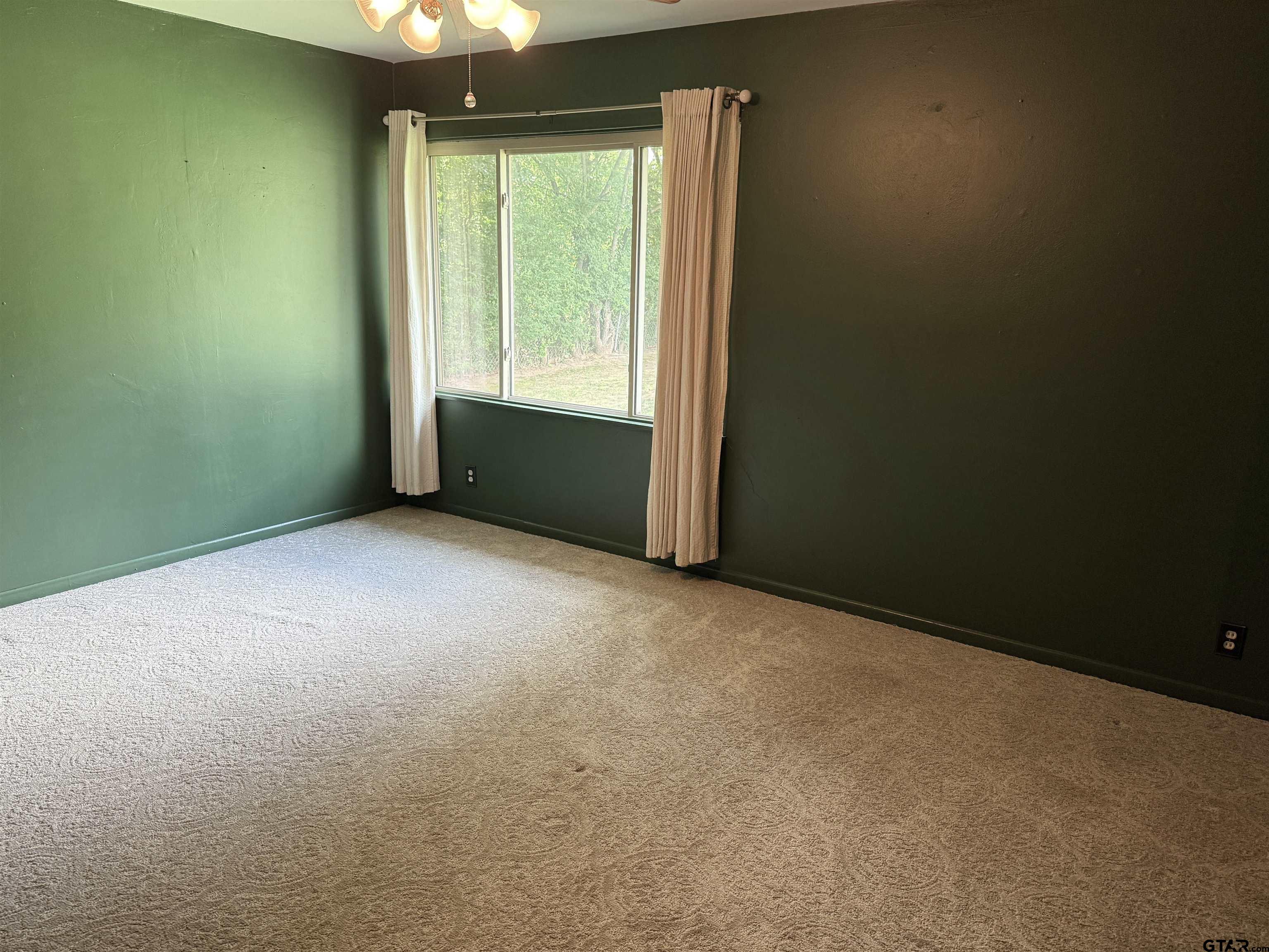 2015 East 5th Street Tyler, TX 75701 - Photo 20 of 32 an empty room with windows