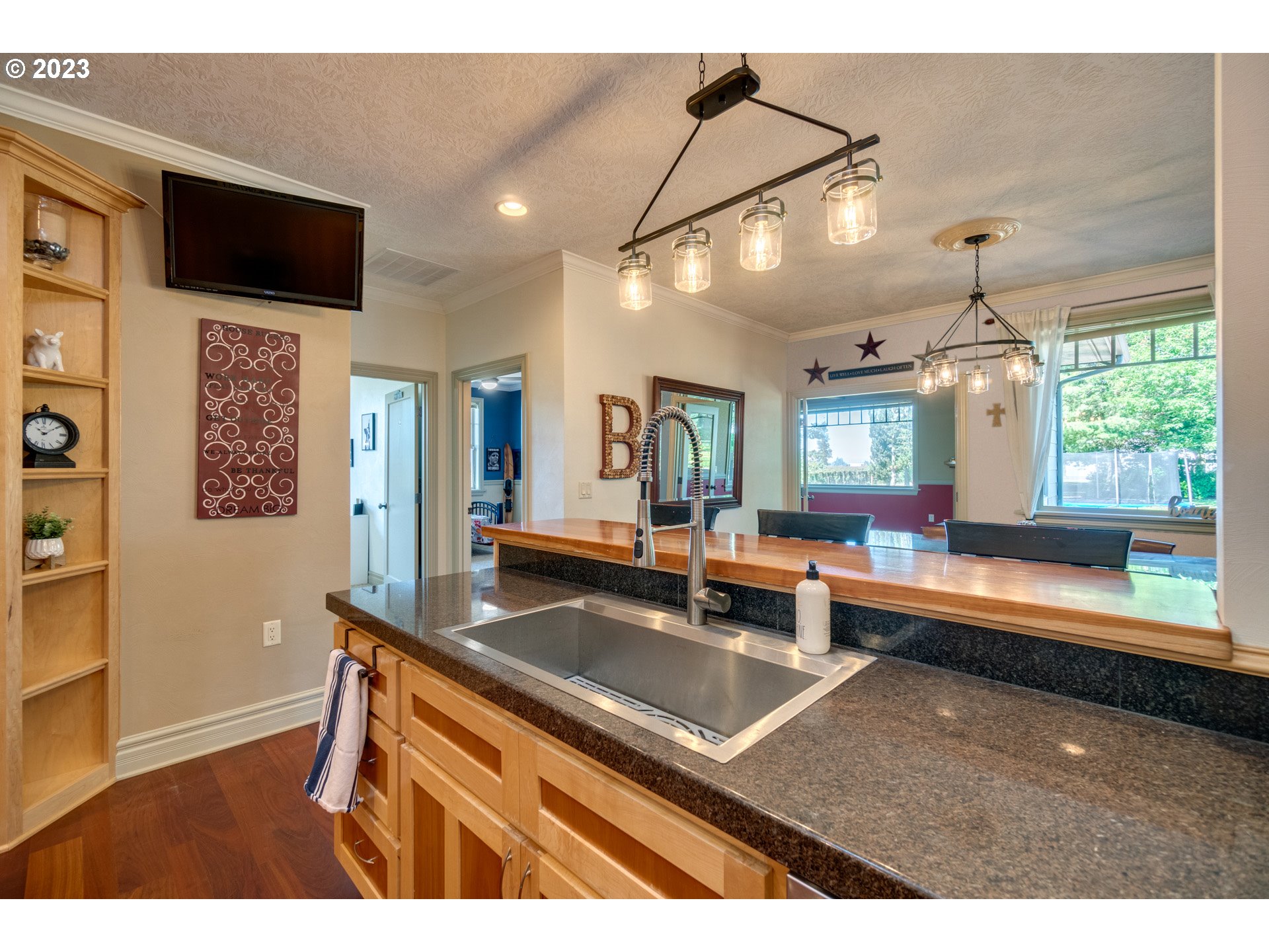 1675 South Boones Ferry Road Woodburn, OR 97071 - Photo 15 of 45 a view of a living room and dining room
