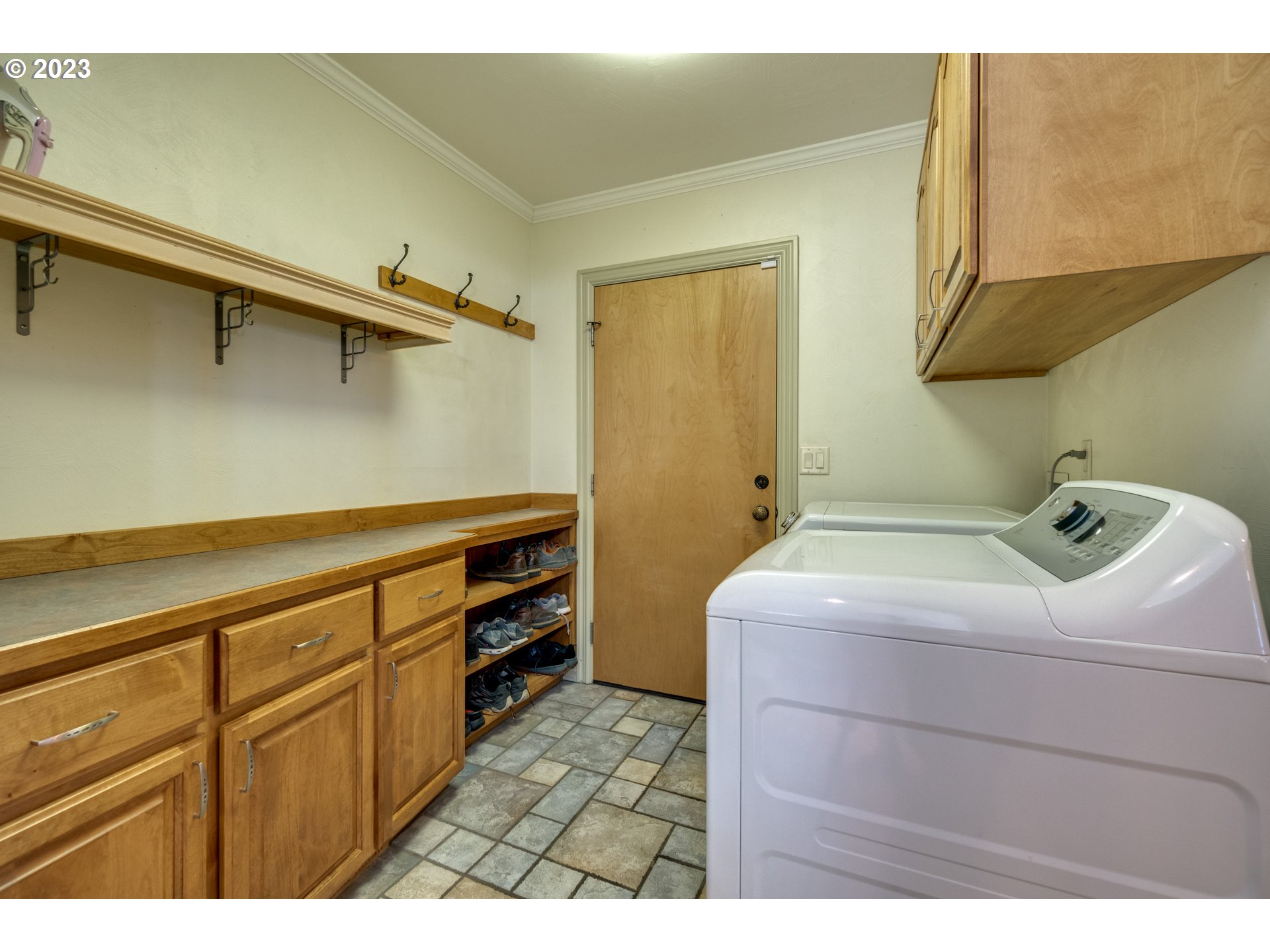 1675 South Boones Ferry Road Woodburn, OR 97071 - Photo 28 of 45 a utility room with dryer and washer