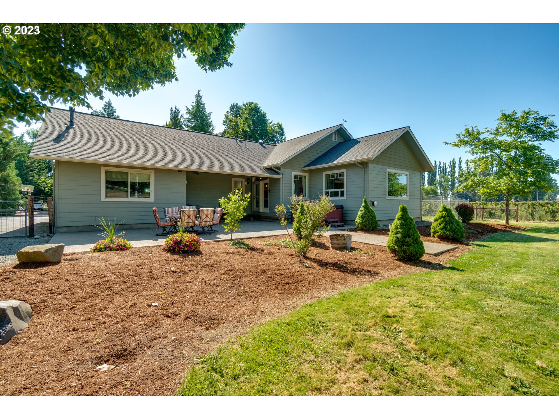 1675 South Boones Ferry Road Woodburn, OR 97071 - Photo 33 of 45 a view of a house with backyard porch and sitting area