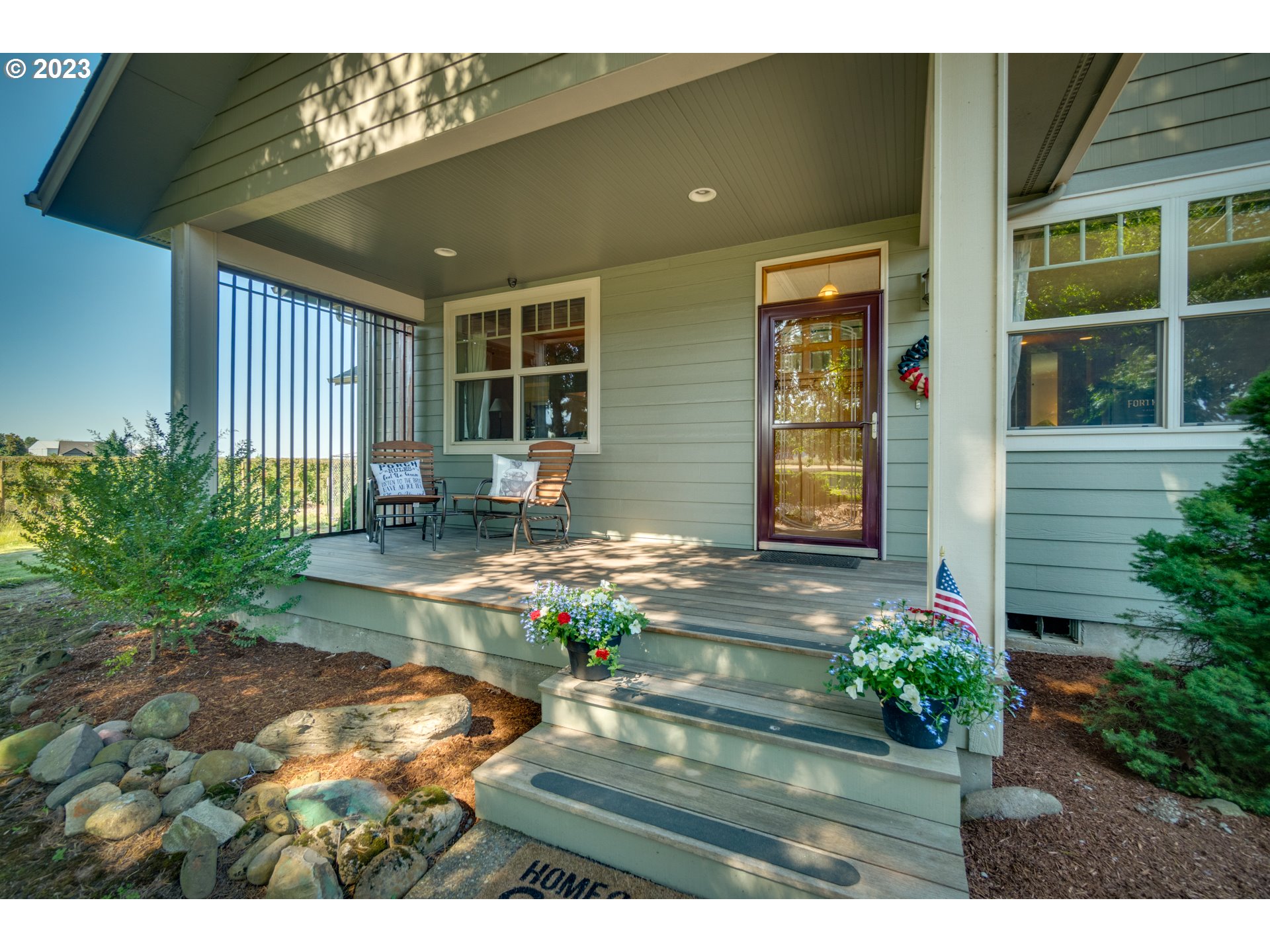 1675 South Boones Ferry Road Woodburn, OR 97071 - Photo 45 of 45 a front view of a house with garden