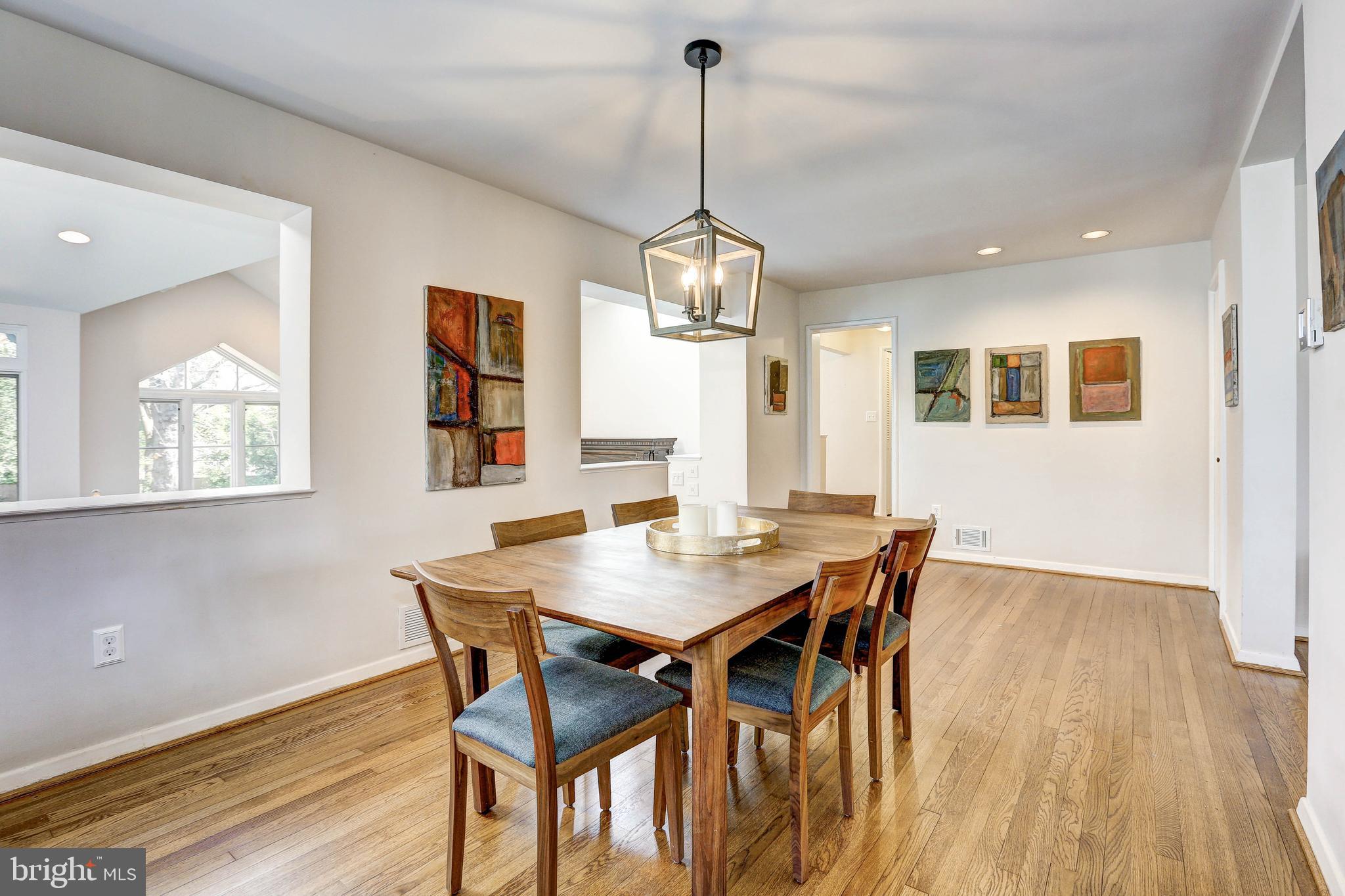 1015 Woodside Parkway Silver Spring, MD 20910 - Photo 13 of 60 Seating for everyone.