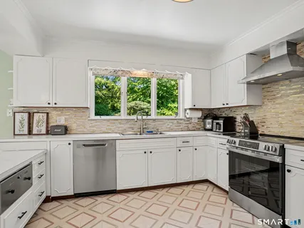 $899,000 | 2 Studio Lane, Norwalk, CT 06850
