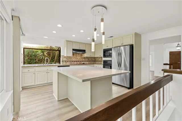 $5,400 | 19 Alameda, Irvine, CA 92620