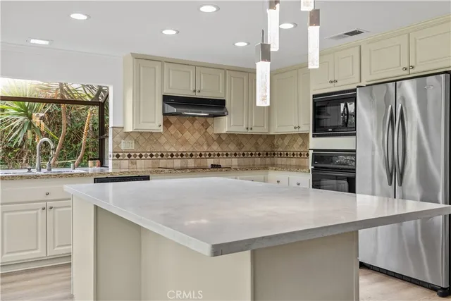 $5,400 | 19 Alameda, Irvine, CA 92620