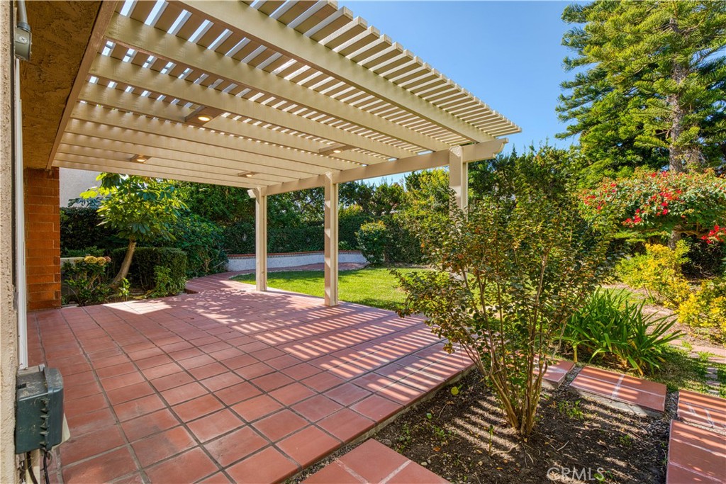 19 Alameda Irvine, CA 92620 - Photo 50 of 55 a view of a backyard with plants and a backyard