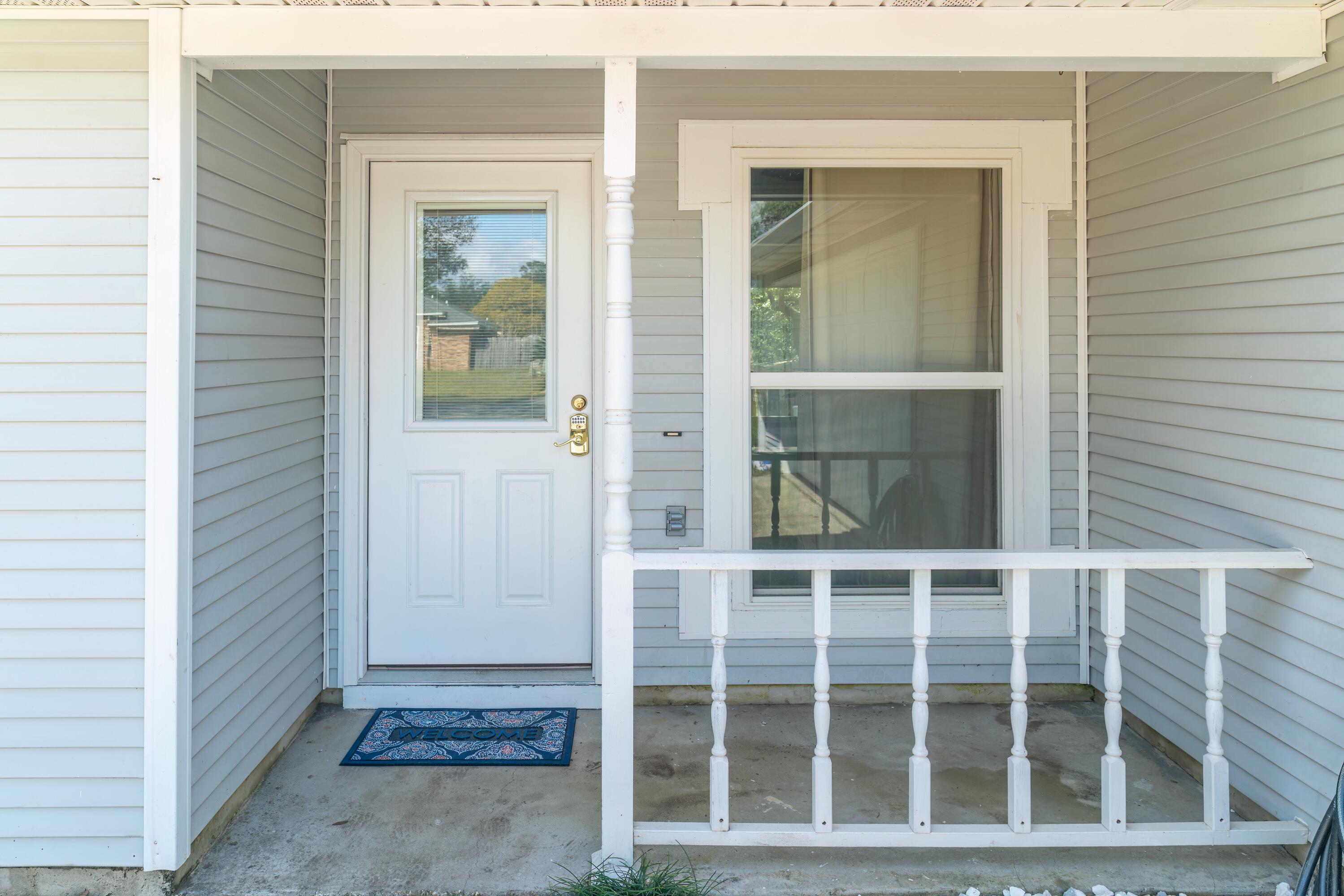 944 Ridgewood Way Niceville, FL 32578 - Photo 3 of 27 Front Door