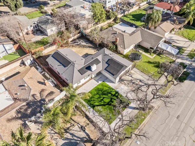 a view of entryway with a front door