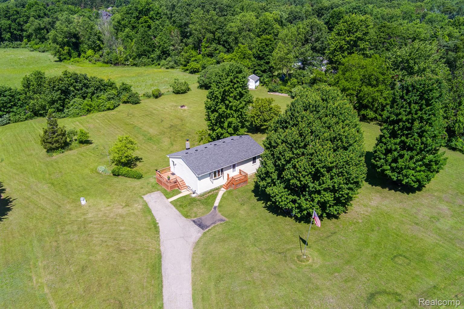 9635 South Ortonville Road Clarkston, MI 48348 - Photo 26 of 28