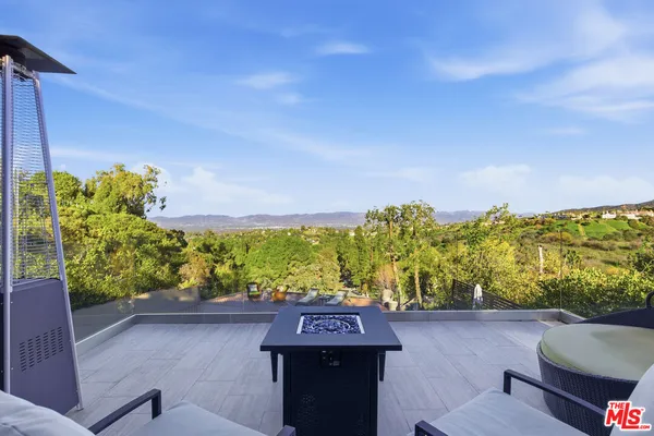 a view of a outdoor space with sitting space