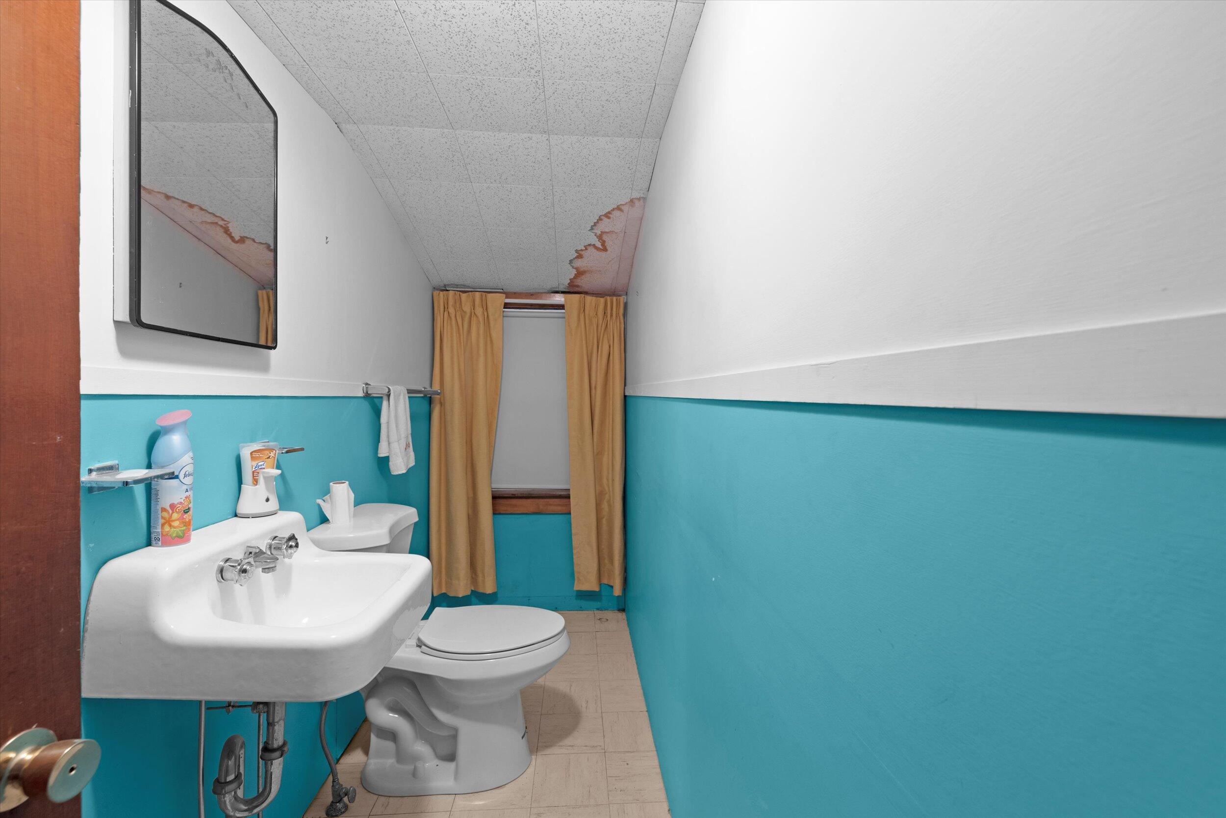 68 Old Dennett Road Kittery, ME 03904 - Photo 23 of 43 Half bath