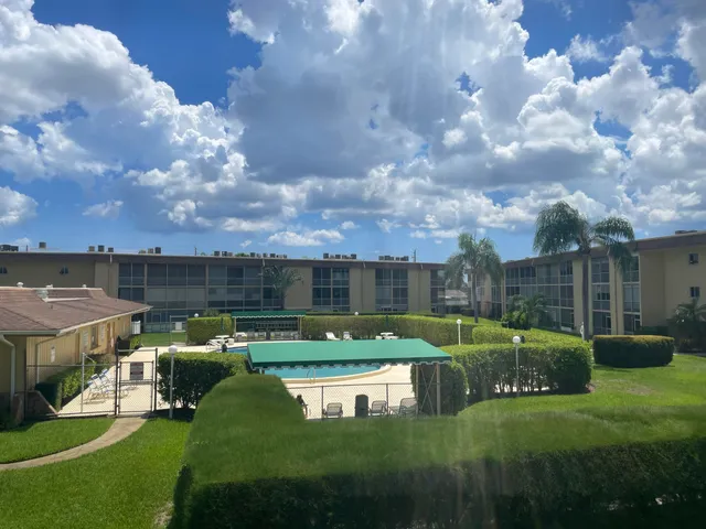 $1,500 | 500 Village Green Circle West, Unit 212, Palm Springs, FL 33461