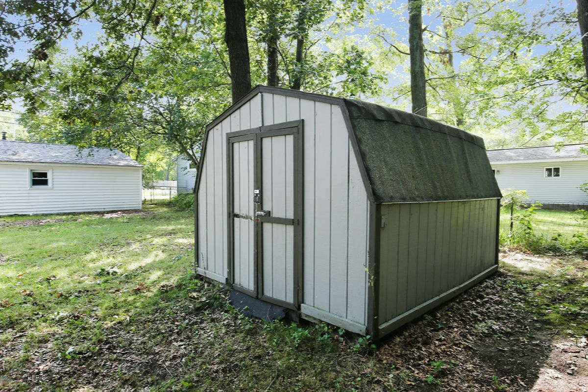1225 Quarterline Road Muskegon, MI 49442 - Photo 20 of 22 IMG_1310