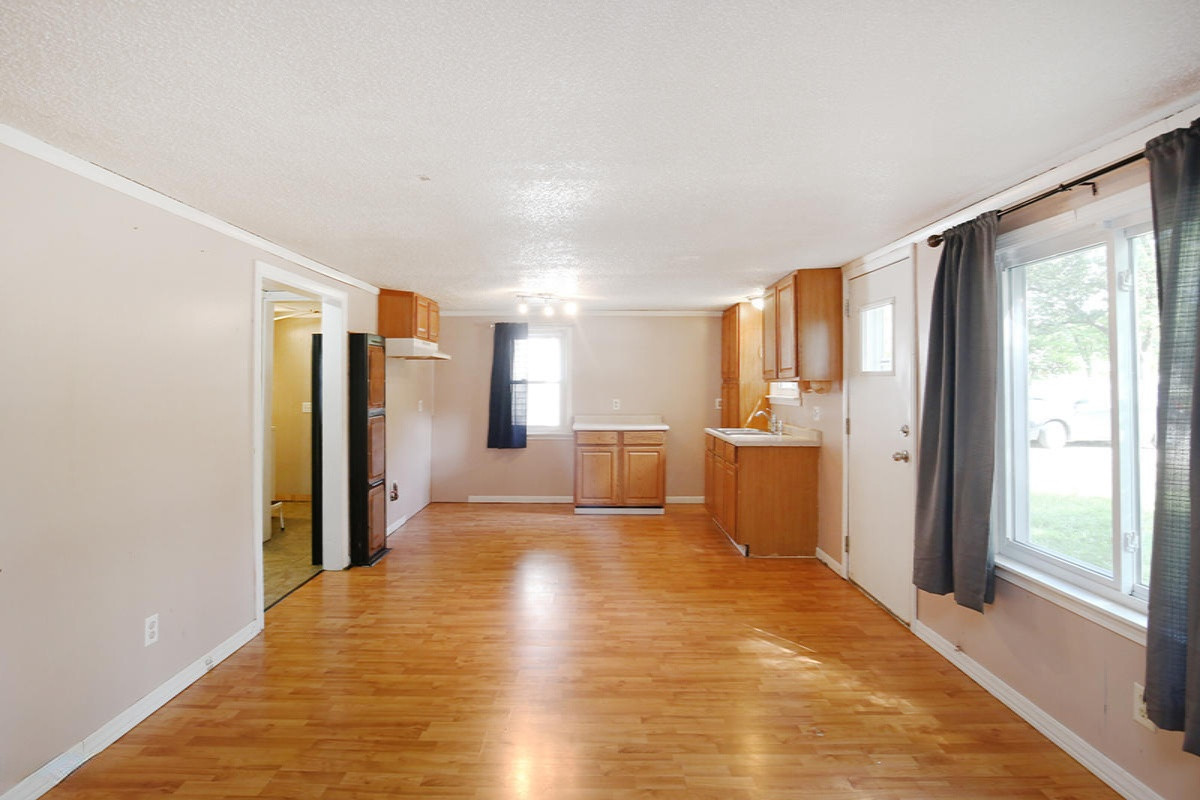 1225 Quarterline Road Muskegon, MI 49442 - Photo 4 of 22 IMG_1283