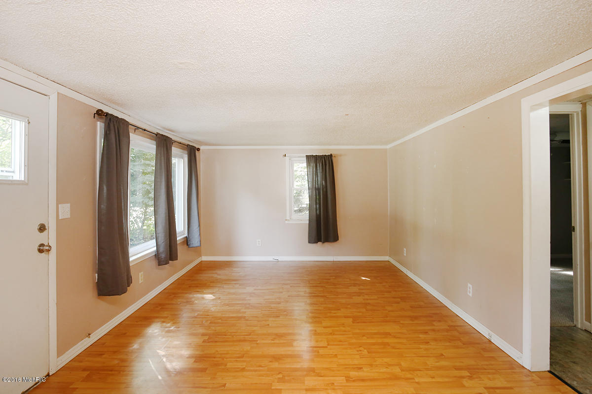 1225 Quarterline Road Muskegon, MI 49442 - Photo 5 of 22 IMG_1284