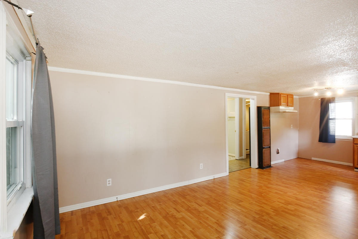 1225 Quarterline Road Muskegon, MI 49442 - Photo 7 of 22 IMG_1286