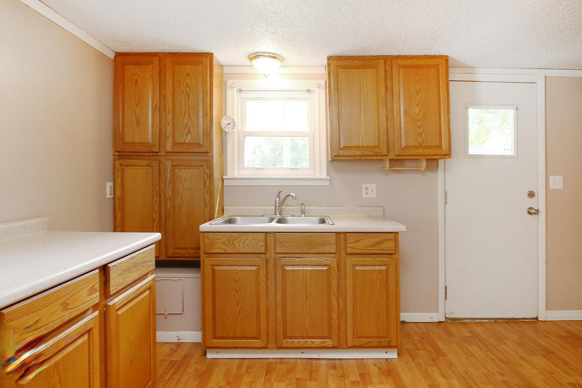 1225 Quarterline Road Muskegon, MI 49442 - Photo 9 of 22 IMG_1288