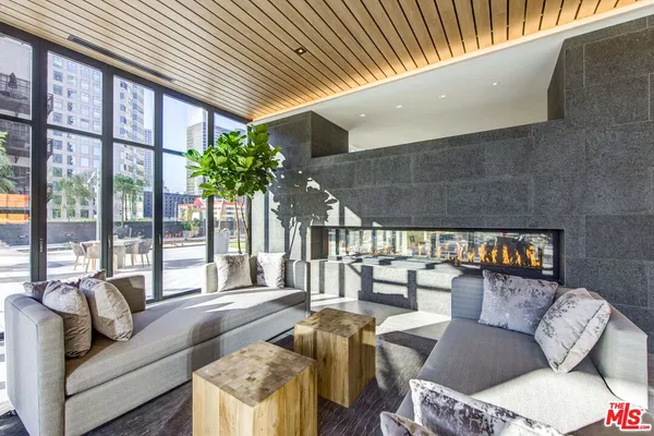 $8,450 | 801 South Olive Street, Unit PH 8, Los Angeles, CA 90014
