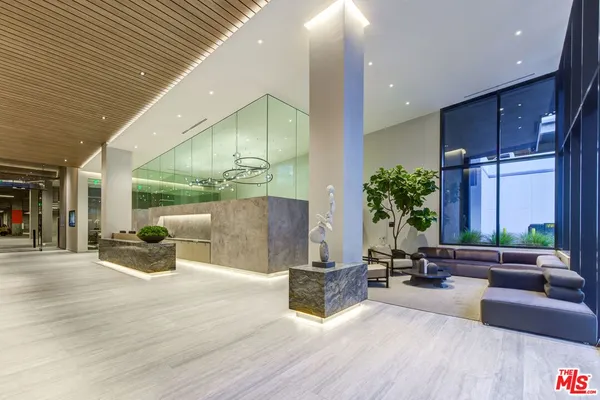 $8,450 | 801 South Olive Street, Unit PH 8, Los Angeles, CA 90014
