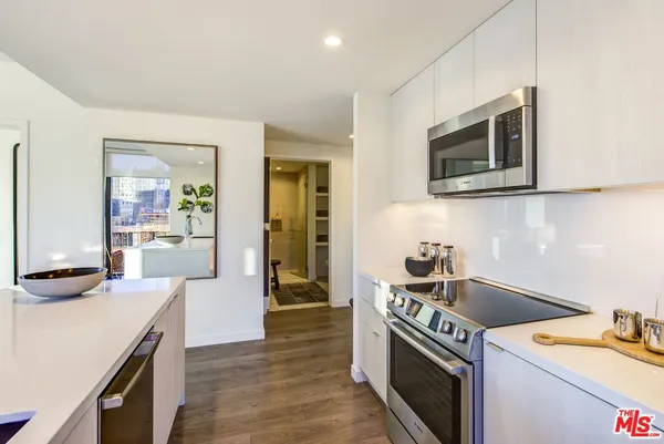 $8,450 | 801 South Olive Street, Unit PH 8, Los Angeles, CA 90014