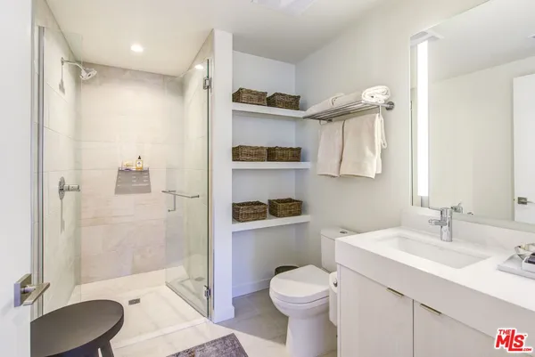 $8,450 | 801 South Olive Street, Unit PH 8, Los Angeles, CA 90014