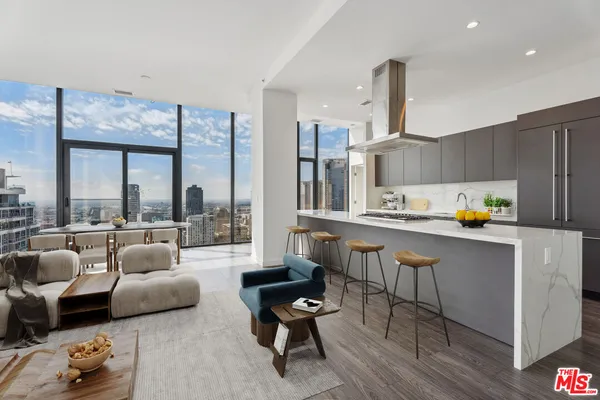 $8,450 | 801 South Olive Street, Unit PH 8, Los Angeles, CA 90014