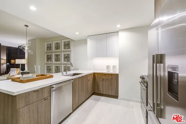 $8,450 | 801 South Olive Street, Unit PH 8, Los Angeles, CA 90014